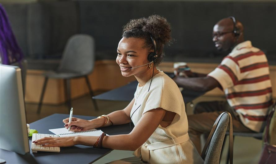 How a Call Center in Toronto Helps Businesses Improve Customer Satisfaction